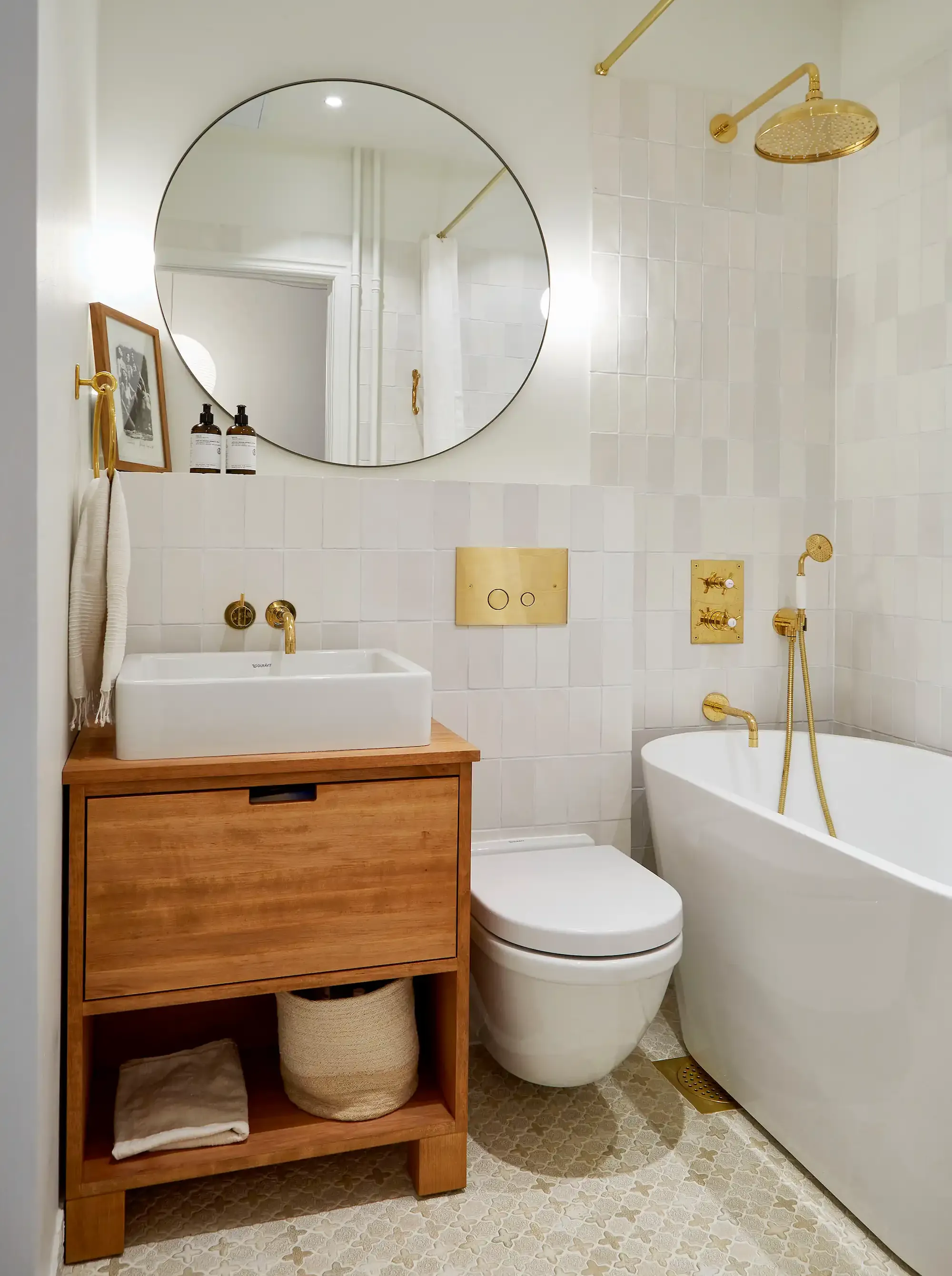 Före- och efterbilder på badrumsrenovering