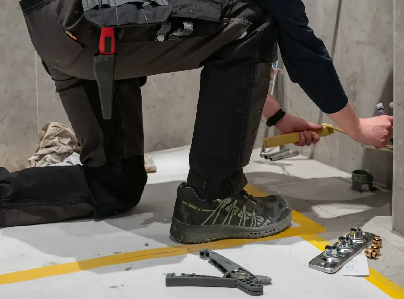 Rörmokare i Stockholm arbetar med VVS-arbeten