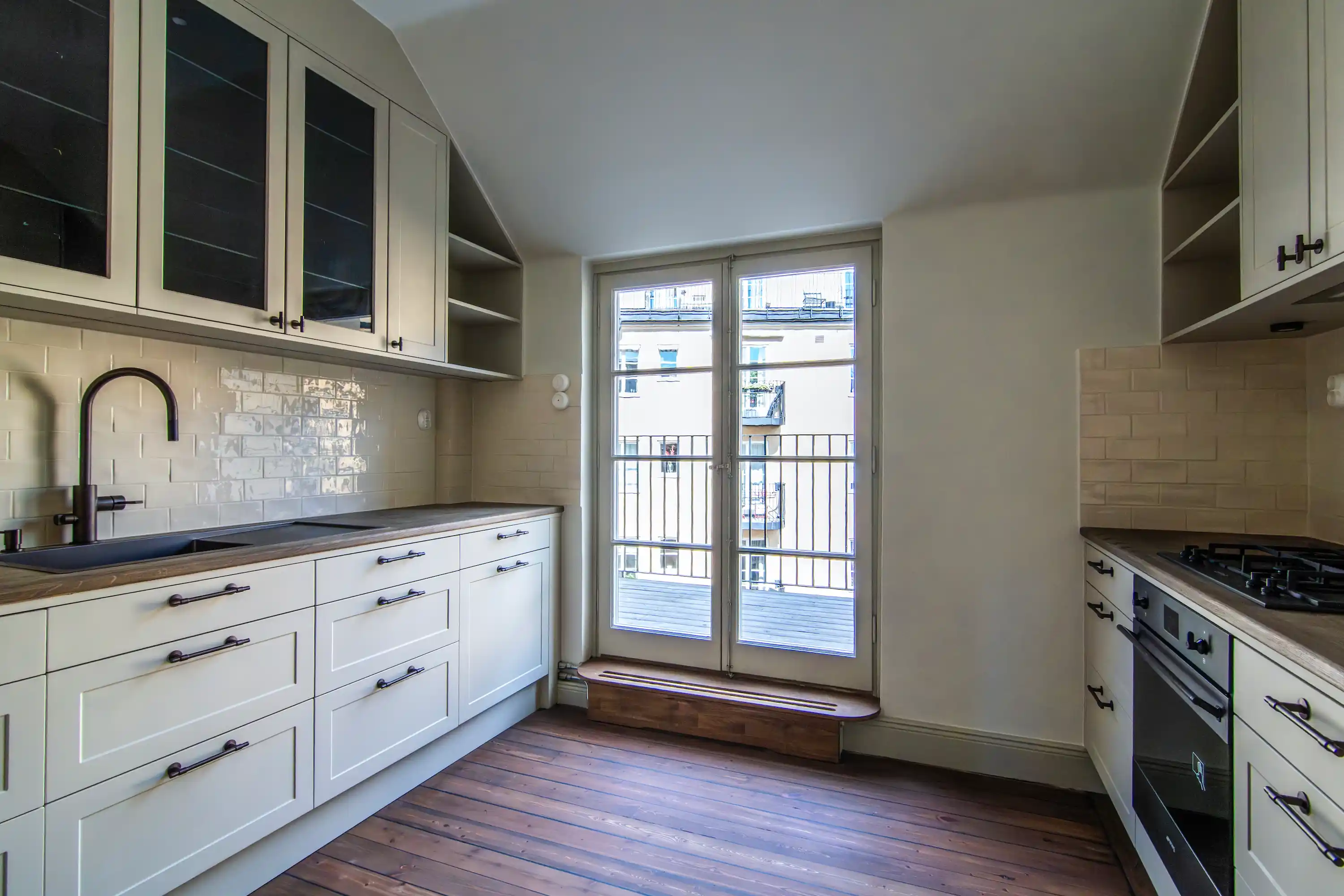 Luftigt kök med gasspis