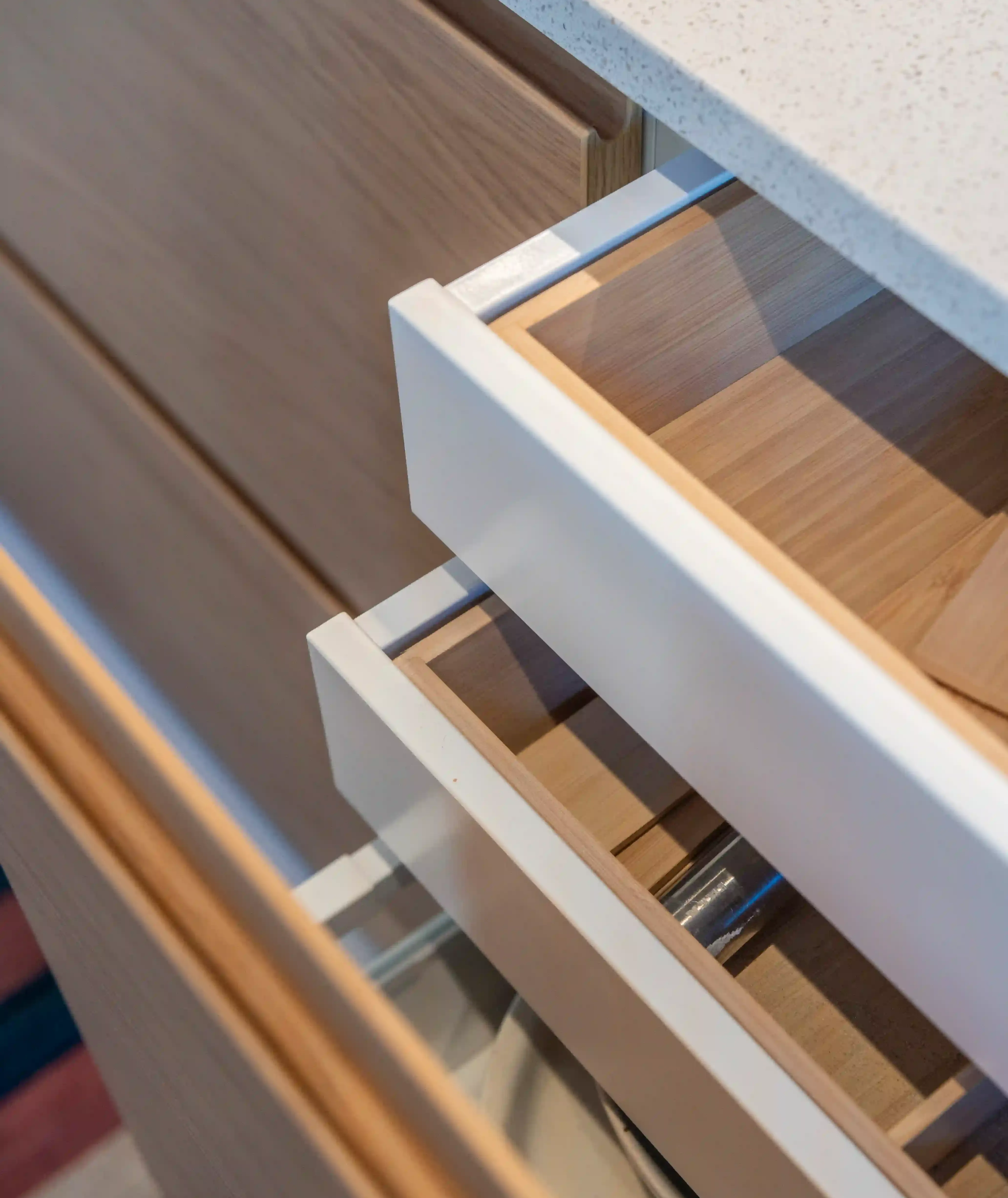 Varmt vitt målade väggar