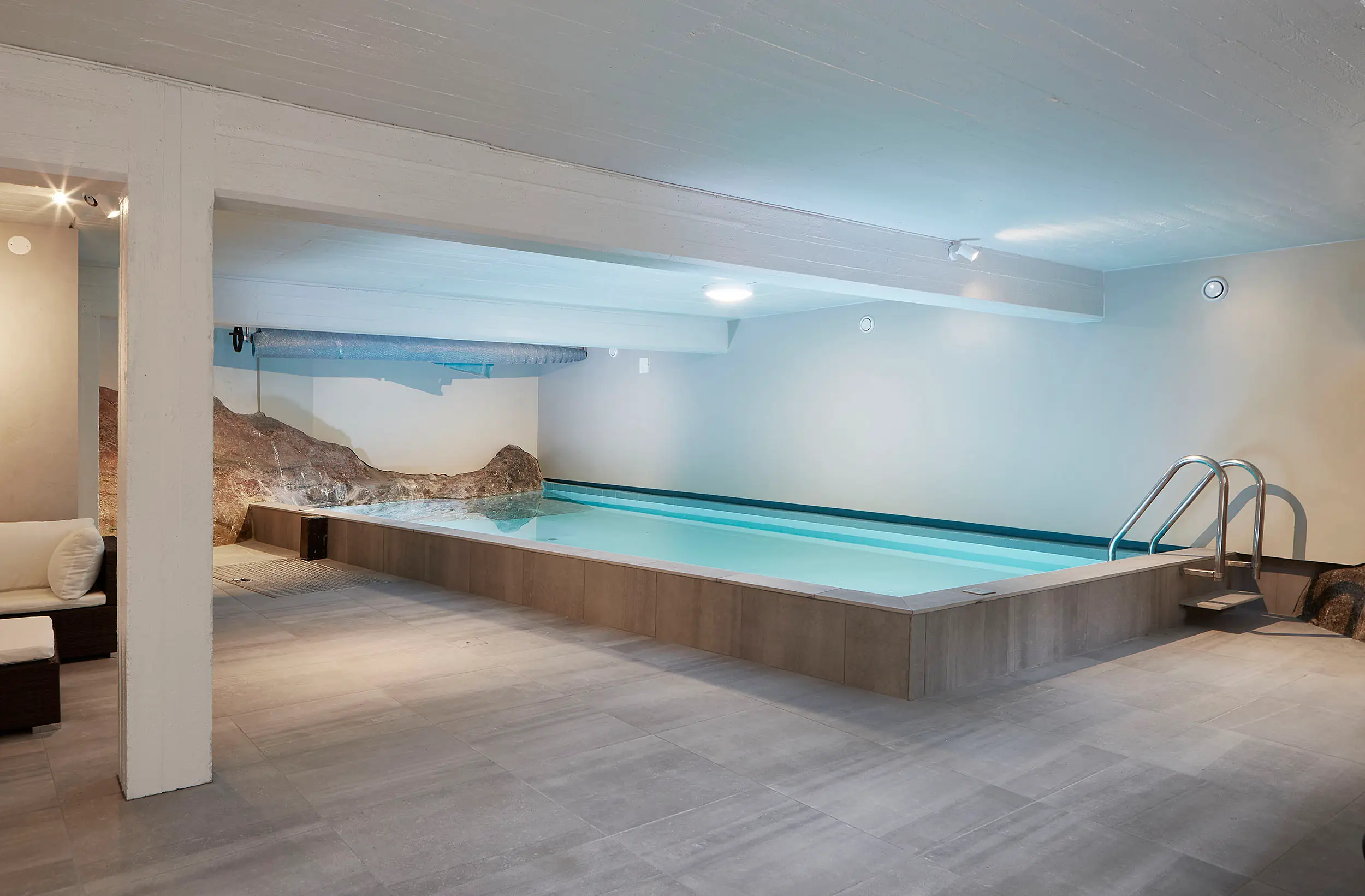 Inomhuspool i källare