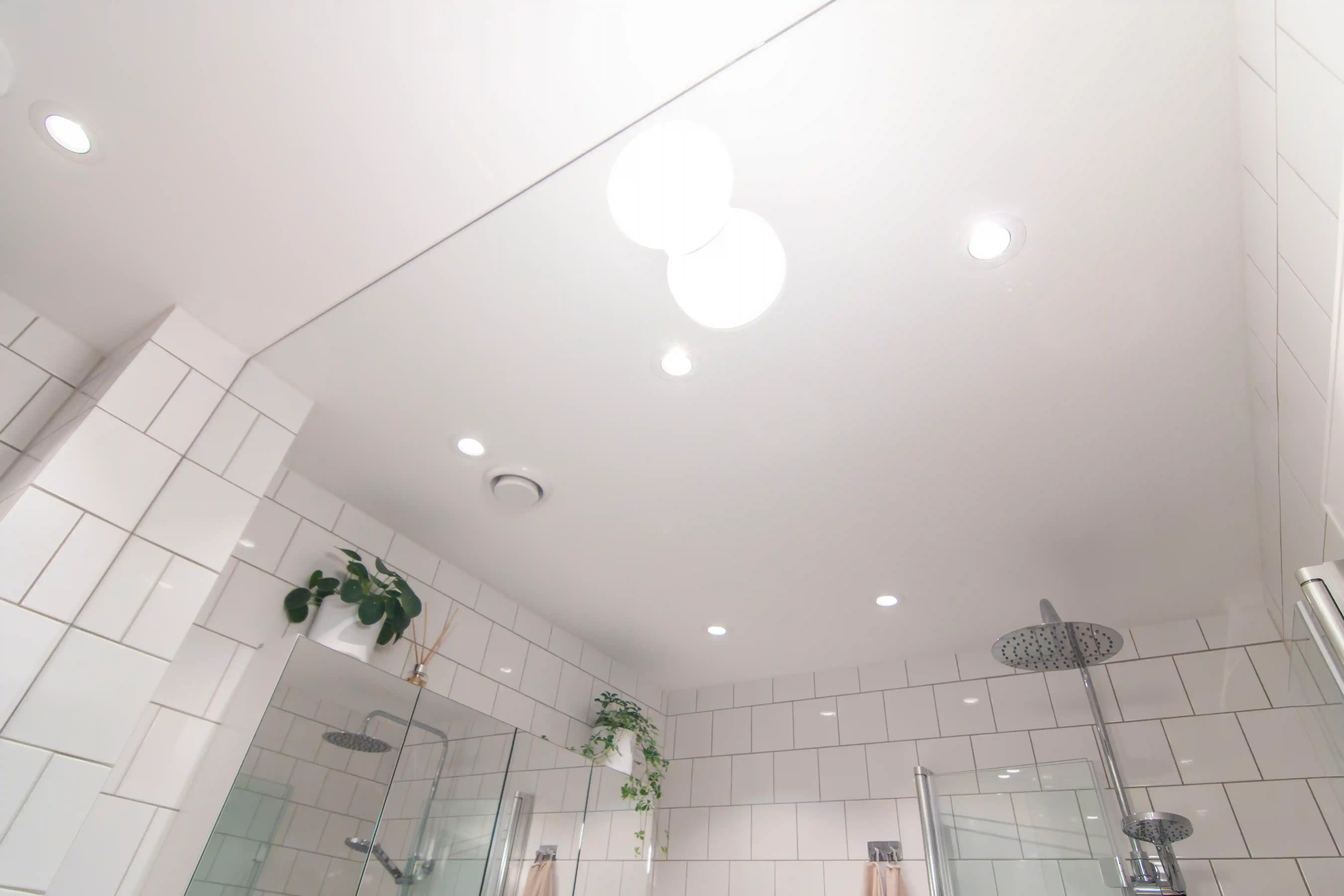 Speglar som förstorar rummet