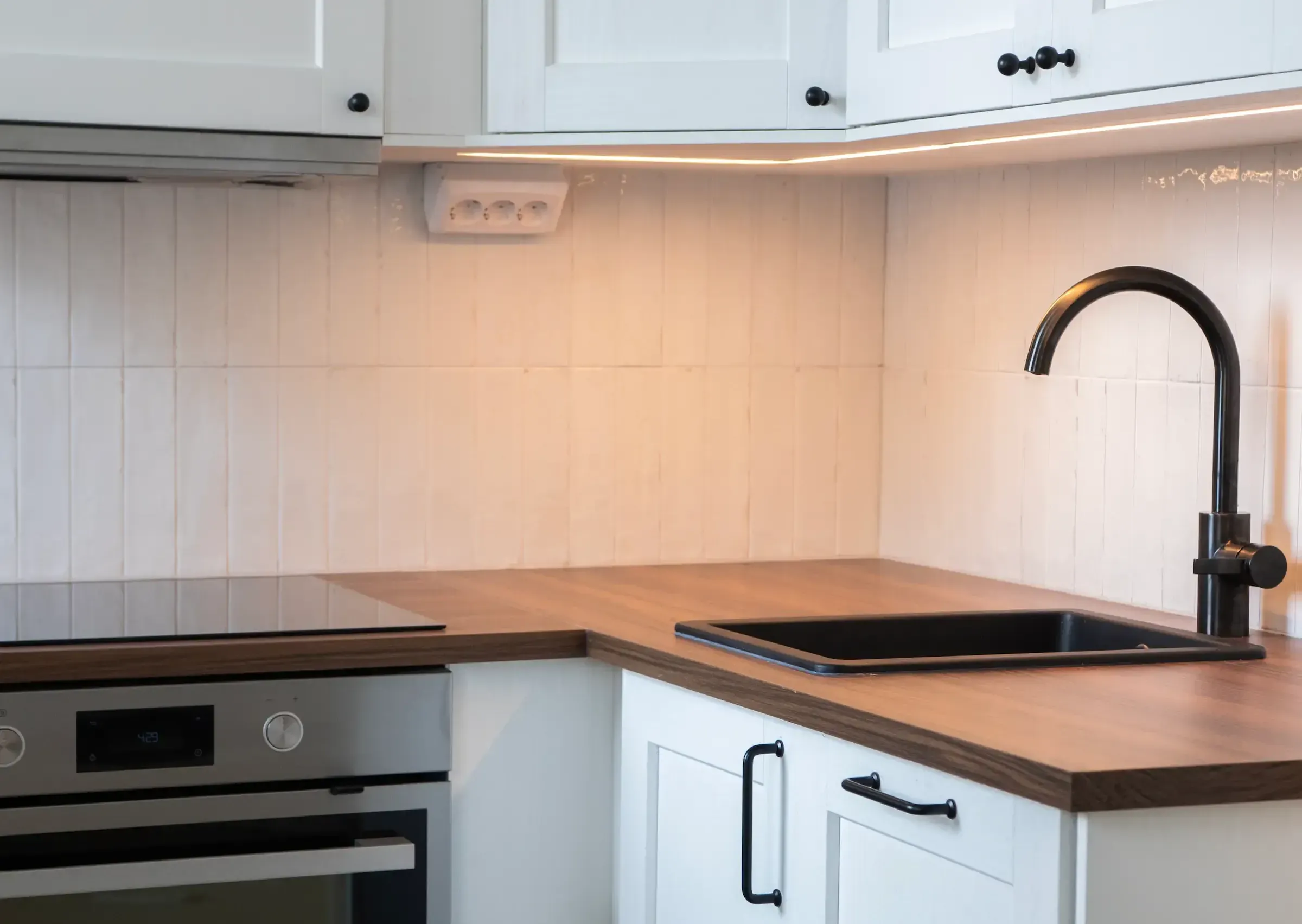 Nytt kök och målade ytskikt