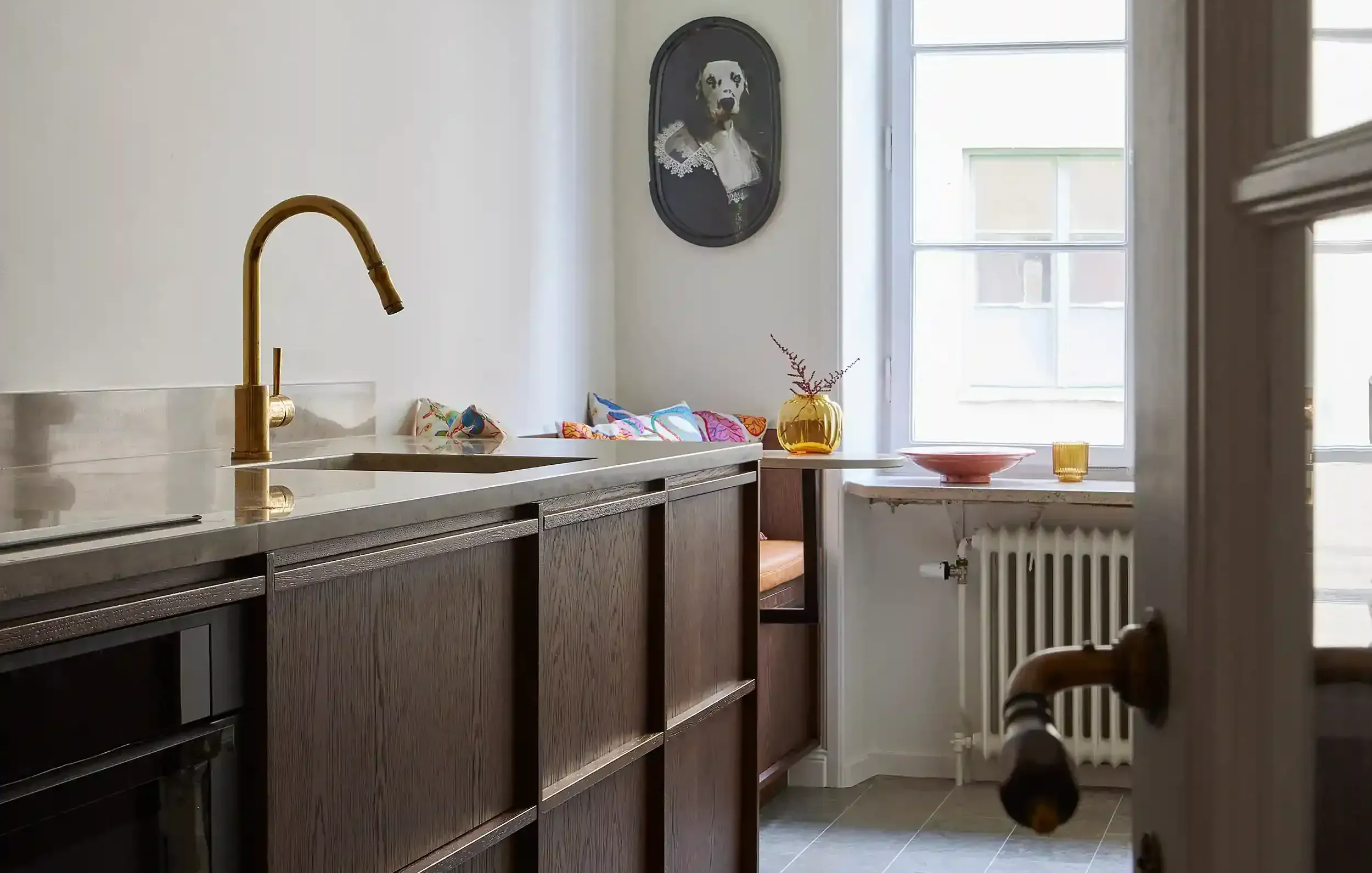 Nytt kök med stilrena luckor i ek