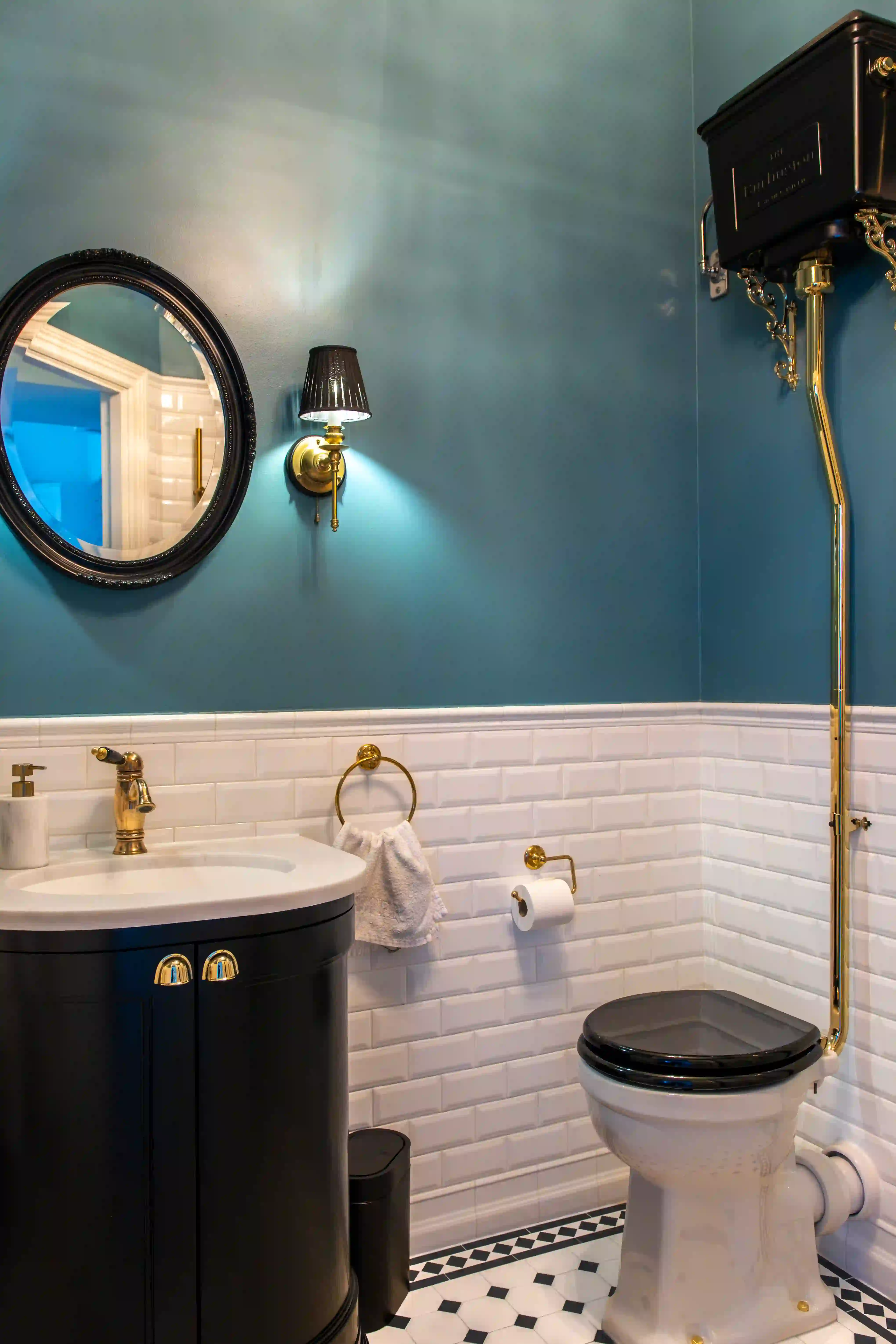 Högspolande toalett