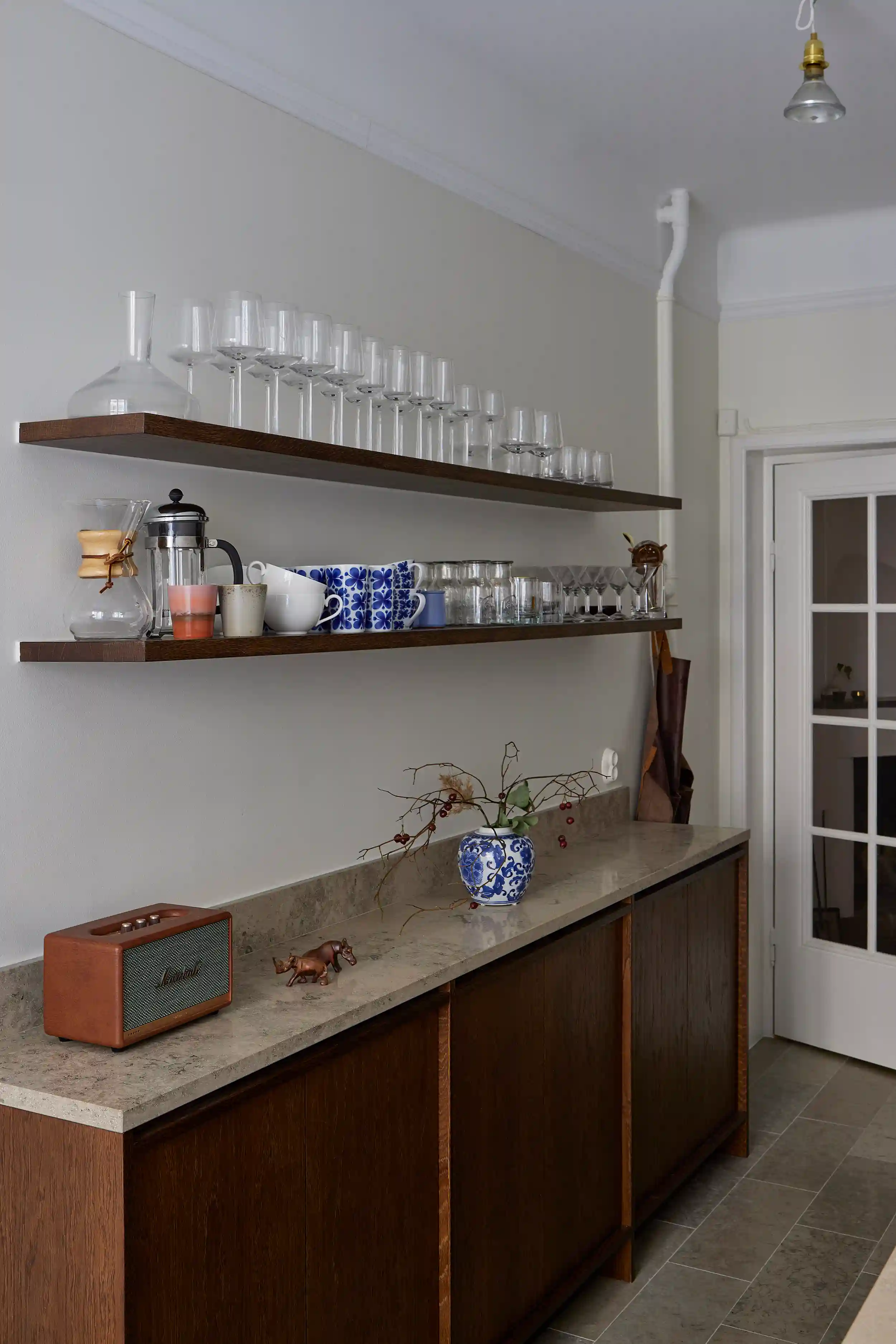 Nytt kök i ek och renovering av ytskikt
