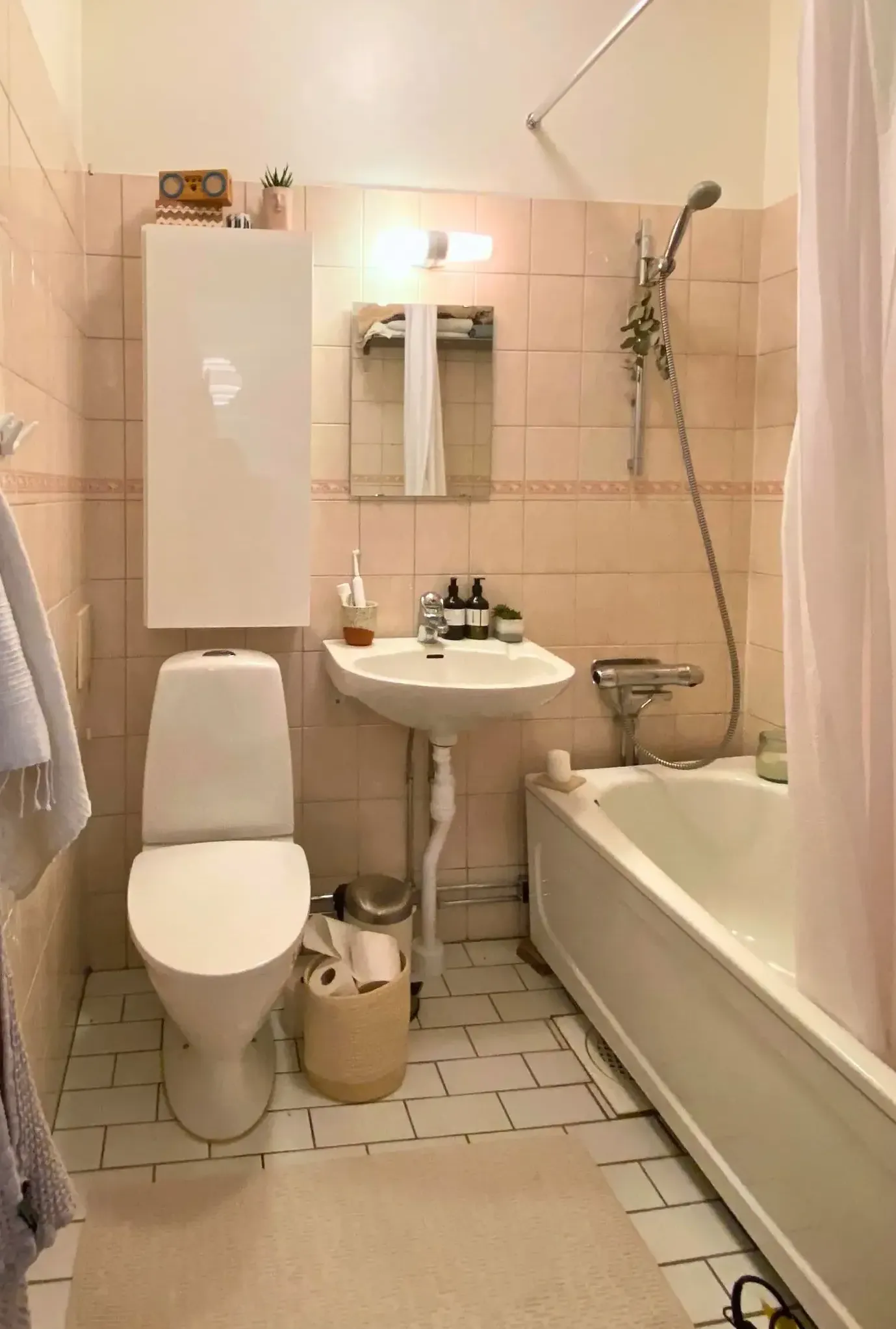 Före- och efterbilder på badrumsrenovering