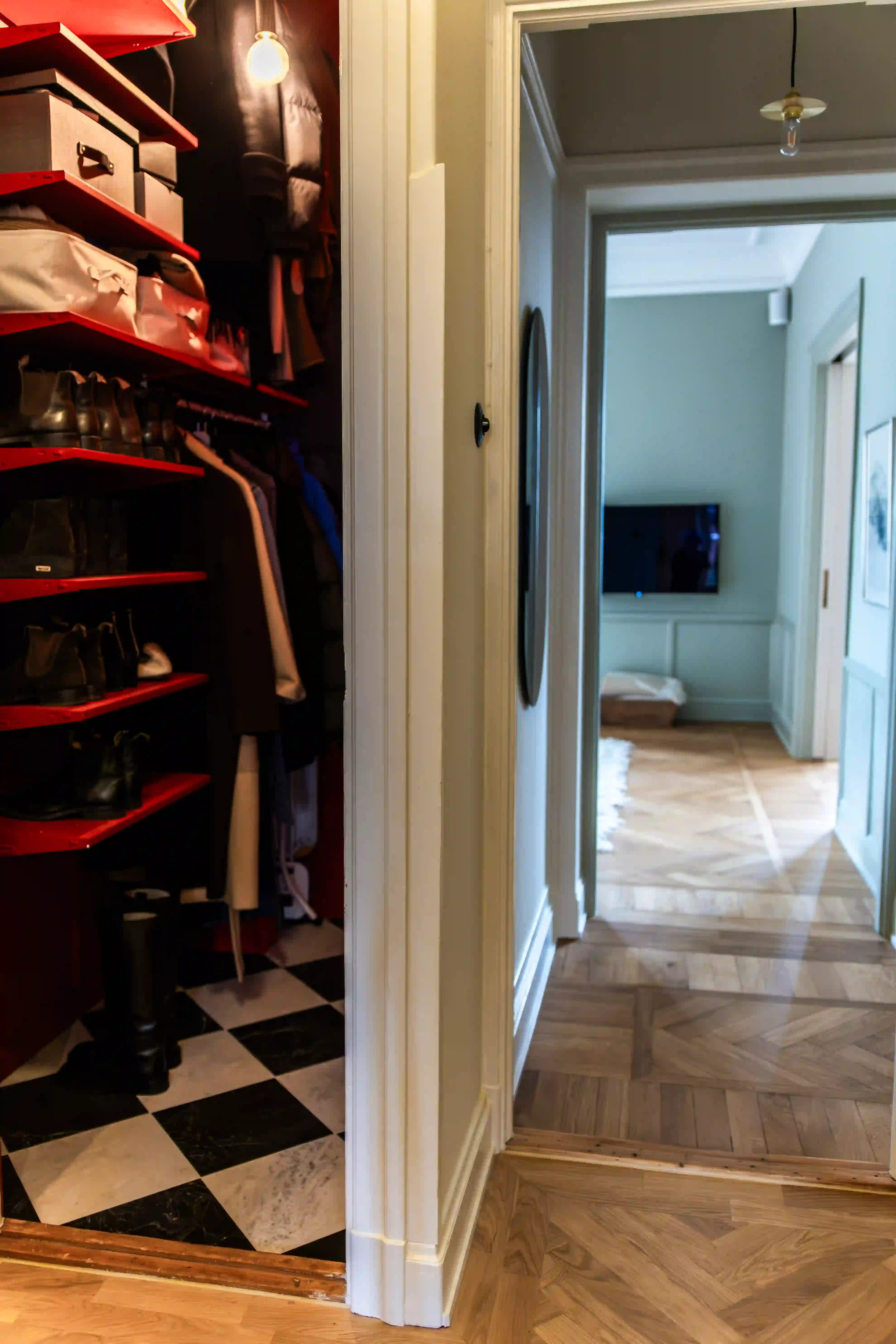 Klädkammare med stengolv