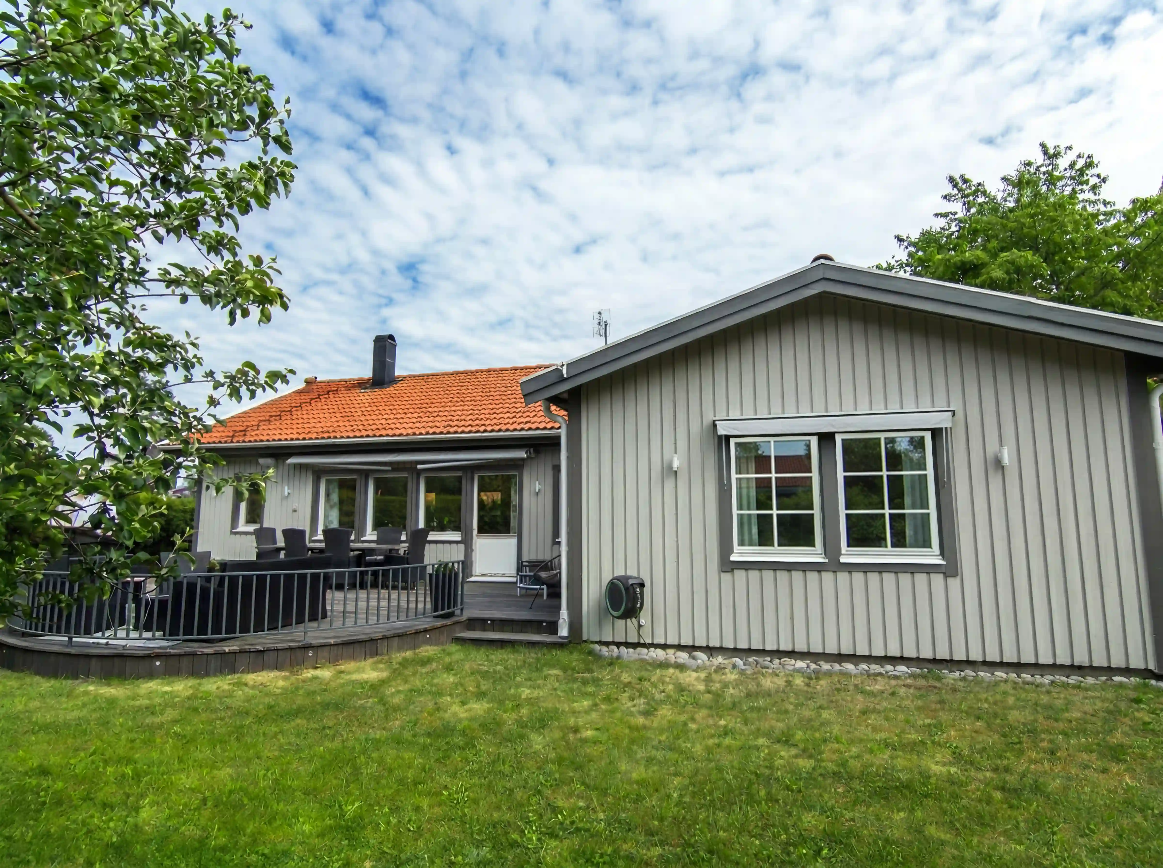 Nymålad fasad enplansvilla