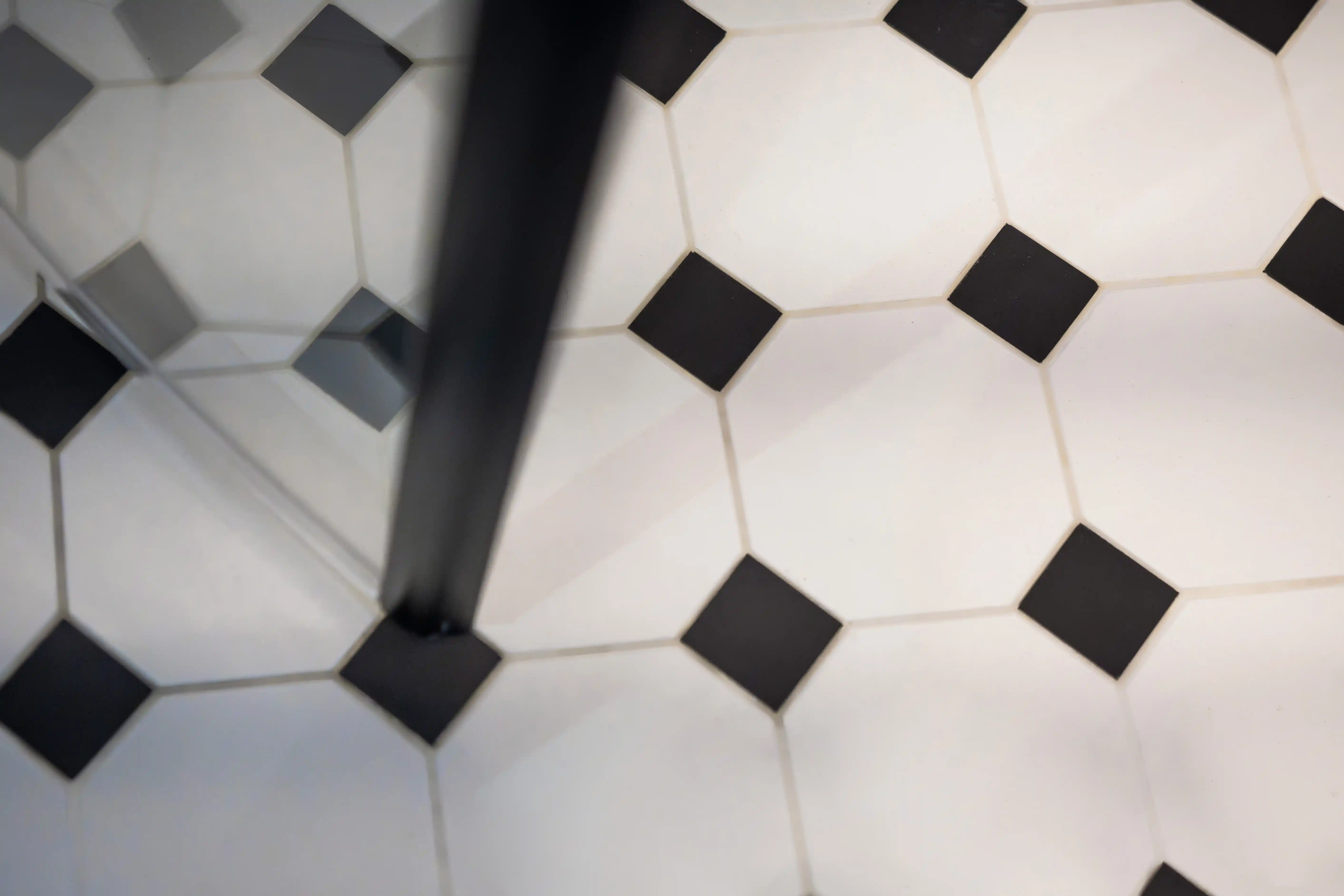 Svartvita hexagonplattor