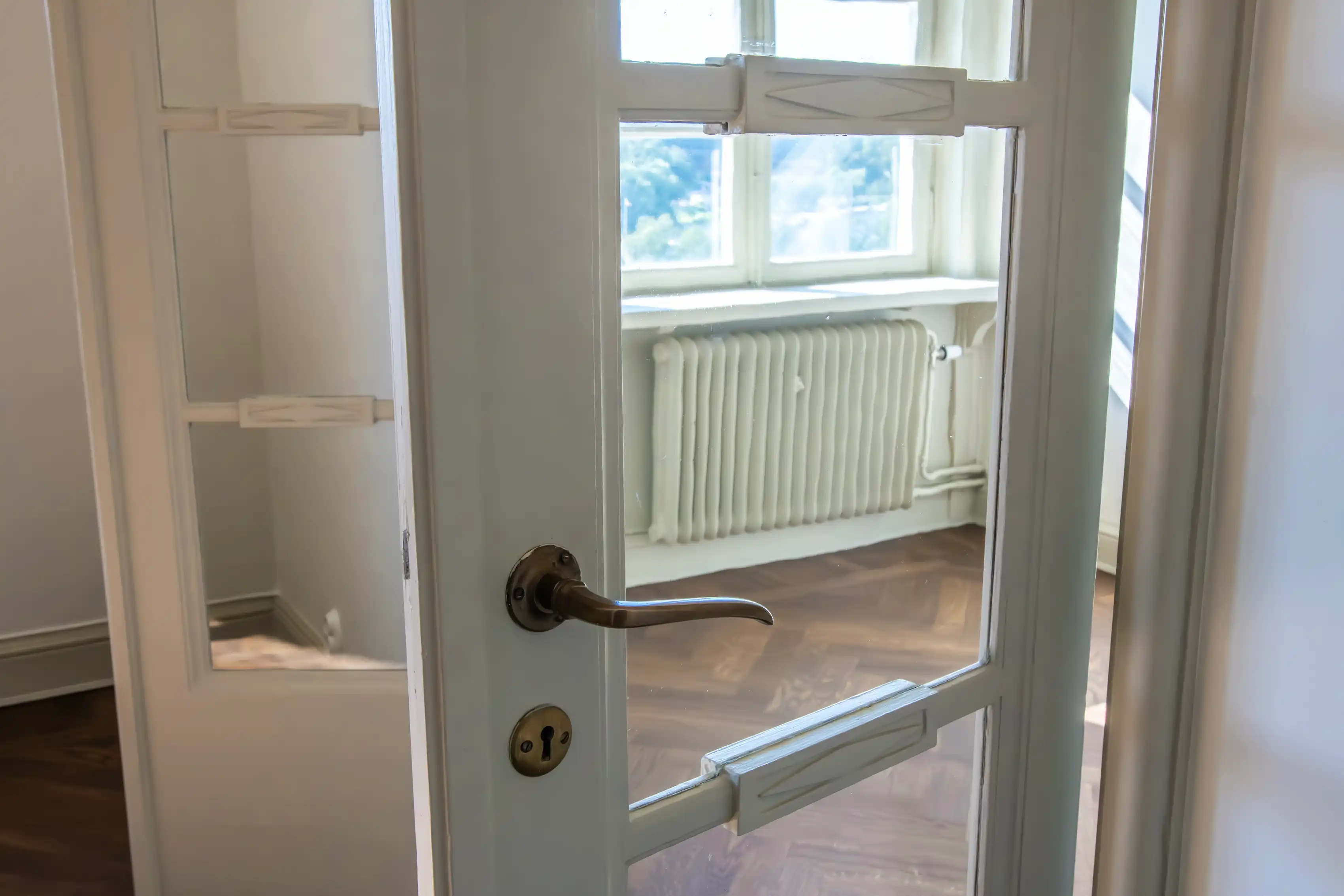 Spegeldörrar med glas