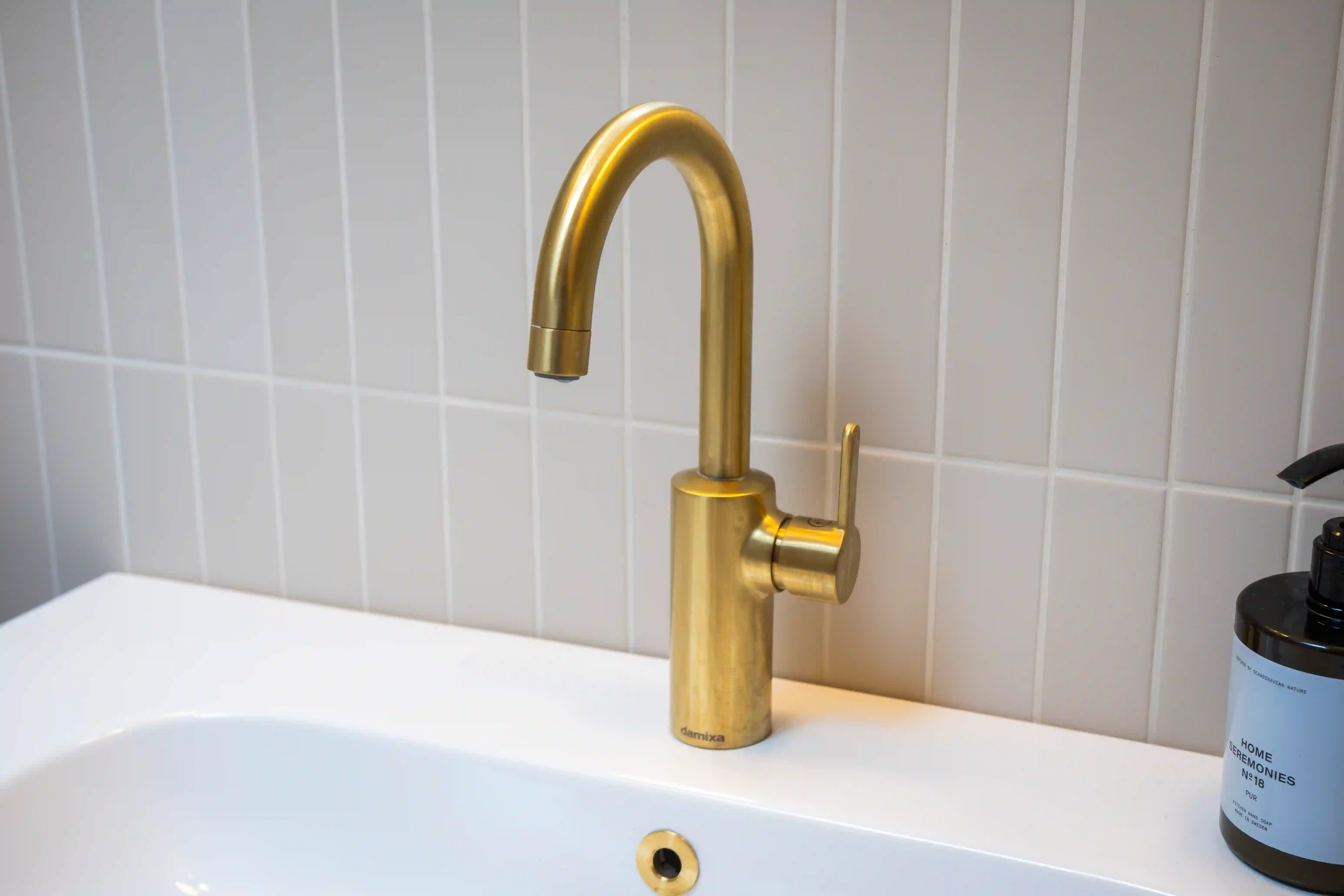 Tvättställsblandare i mässing