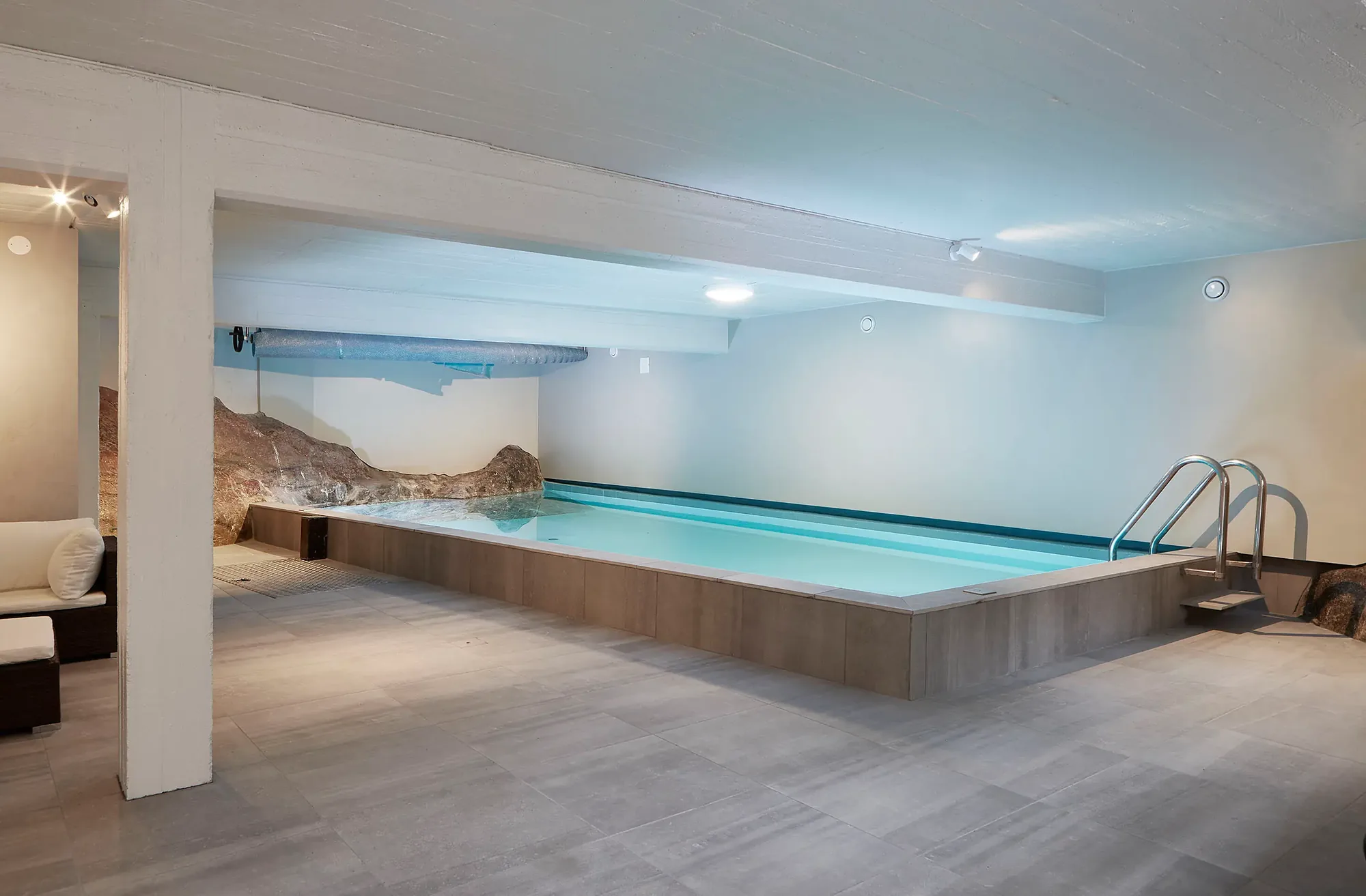 Inomhuspool i källare