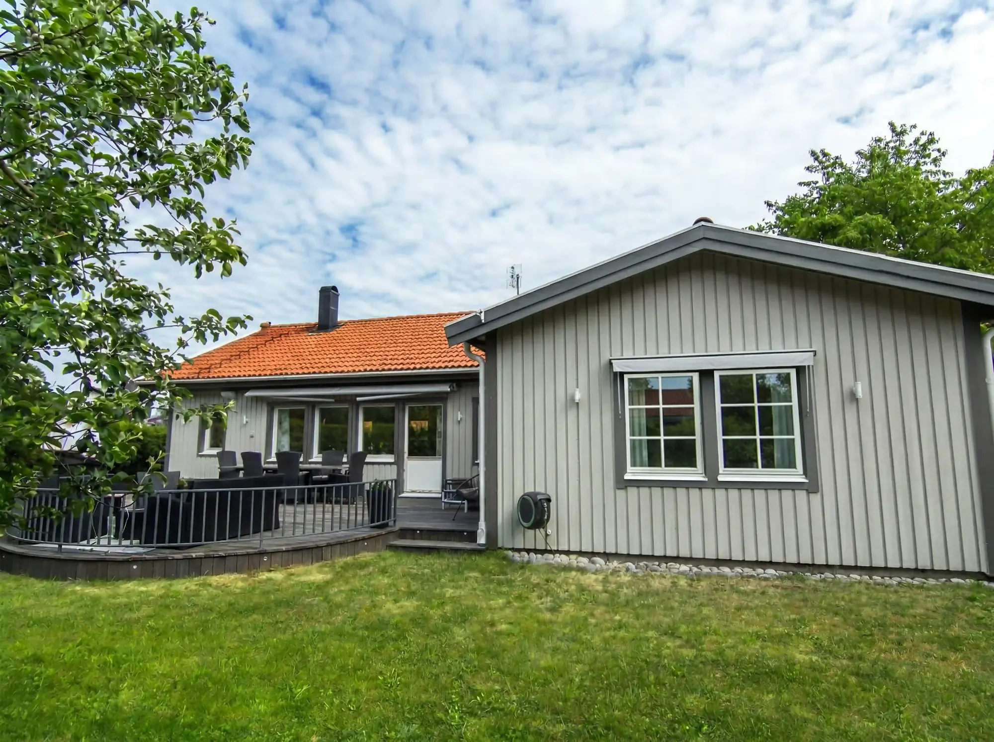 Nymålad fasad enplansvilla