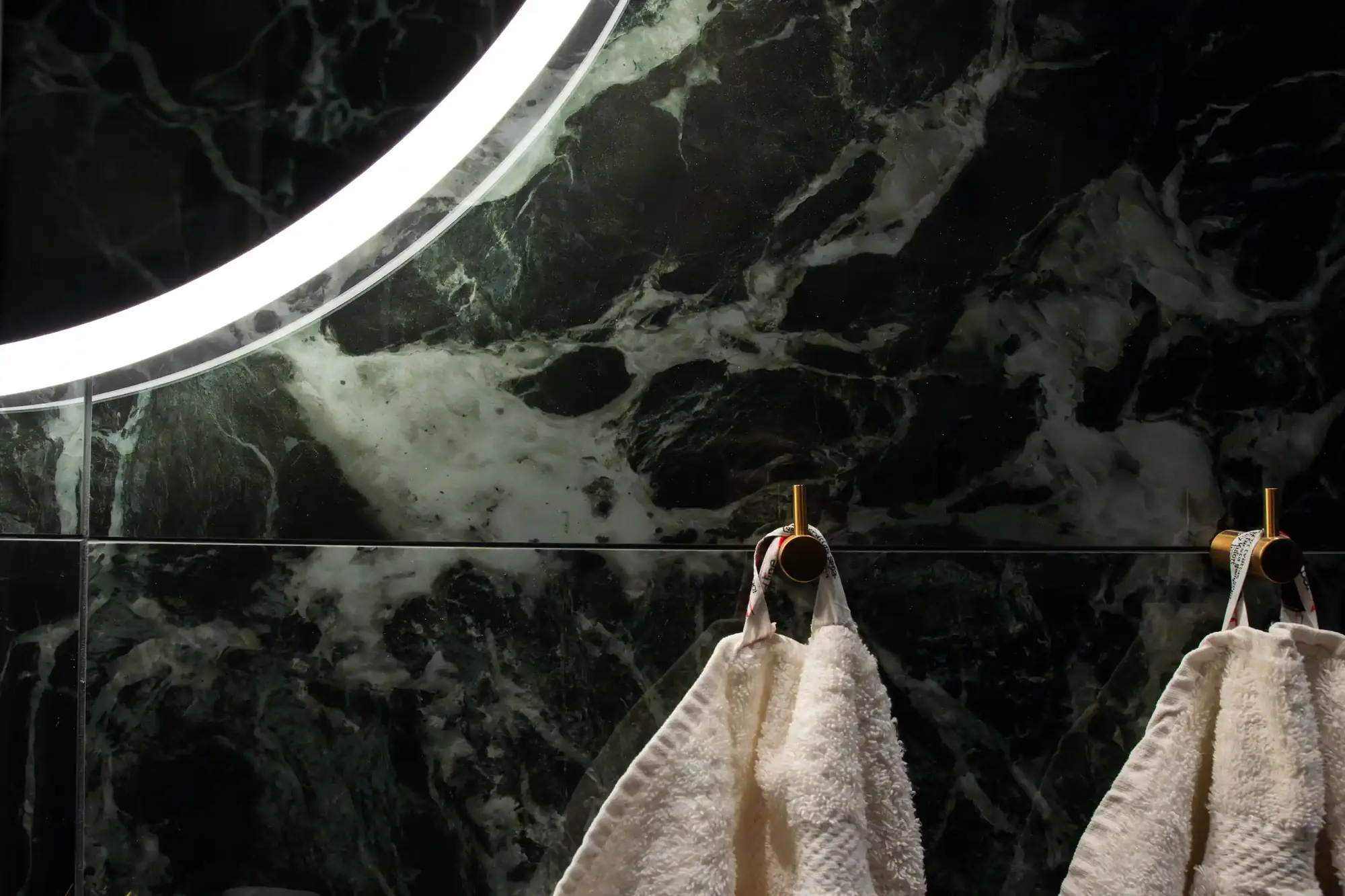 Detaljer i mässing