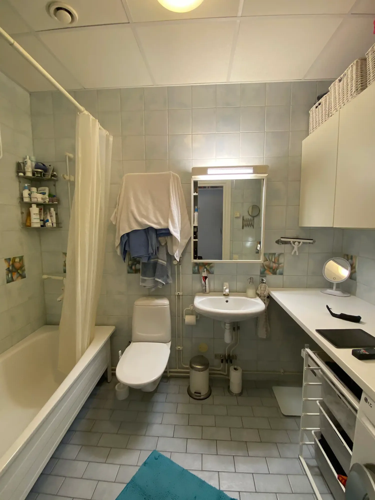Före och efter jämförelse badrumsrenovering